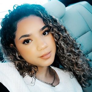 Meet your Posher, Liz